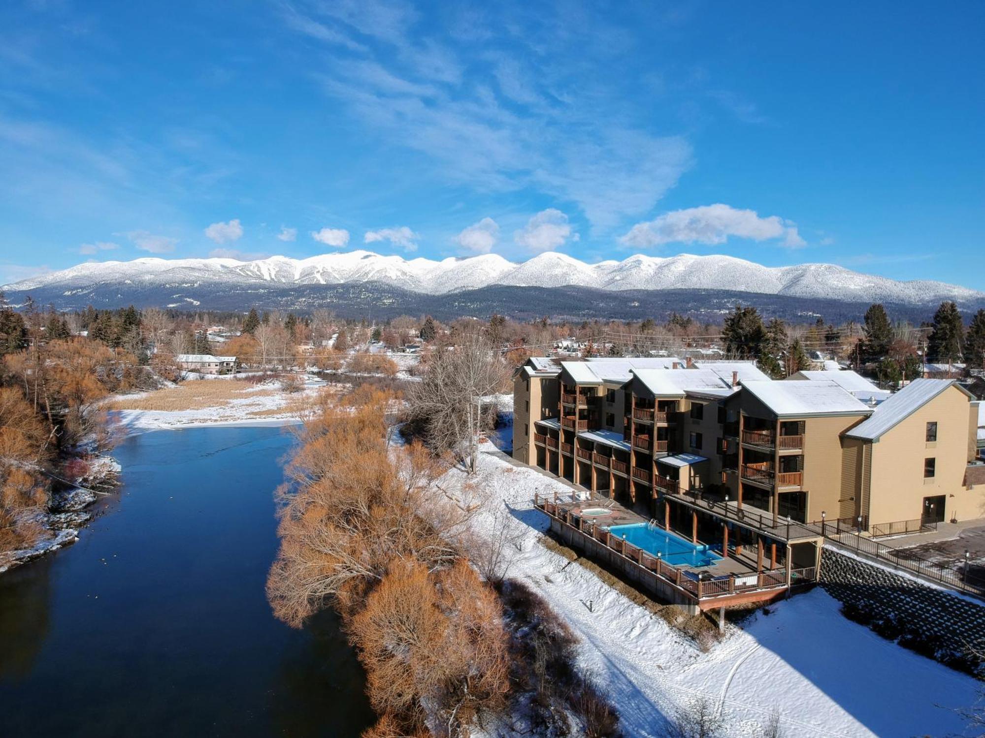 The Pine Lodge On Whitefish River Exterior photo