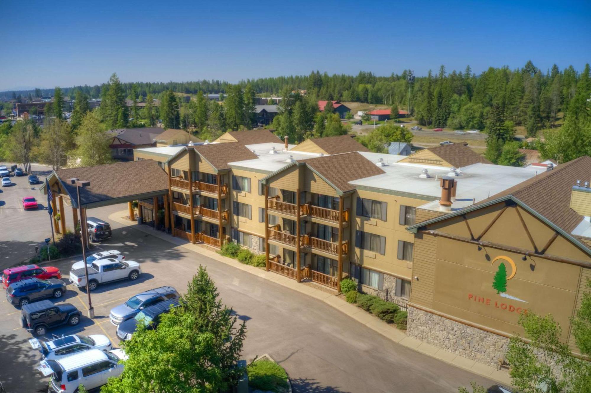 The Pine Lodge On Whitefish River Exterior photo