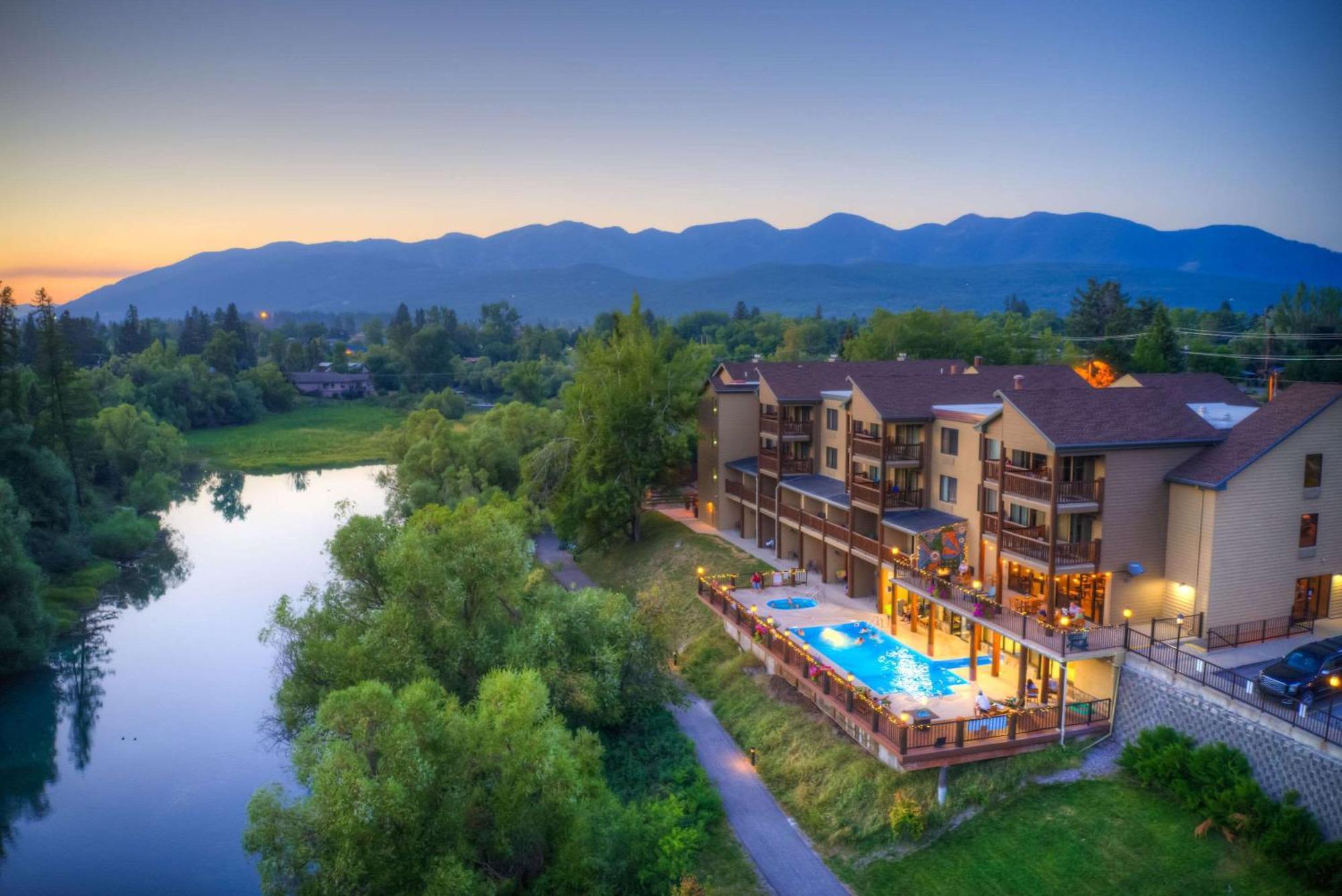 The Pine Lodge On Whitefish River Exterior photo