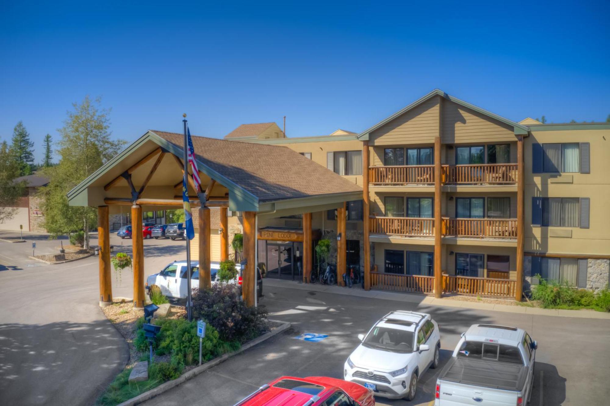 The Pine Lodge On Whitefish River Exterior photo