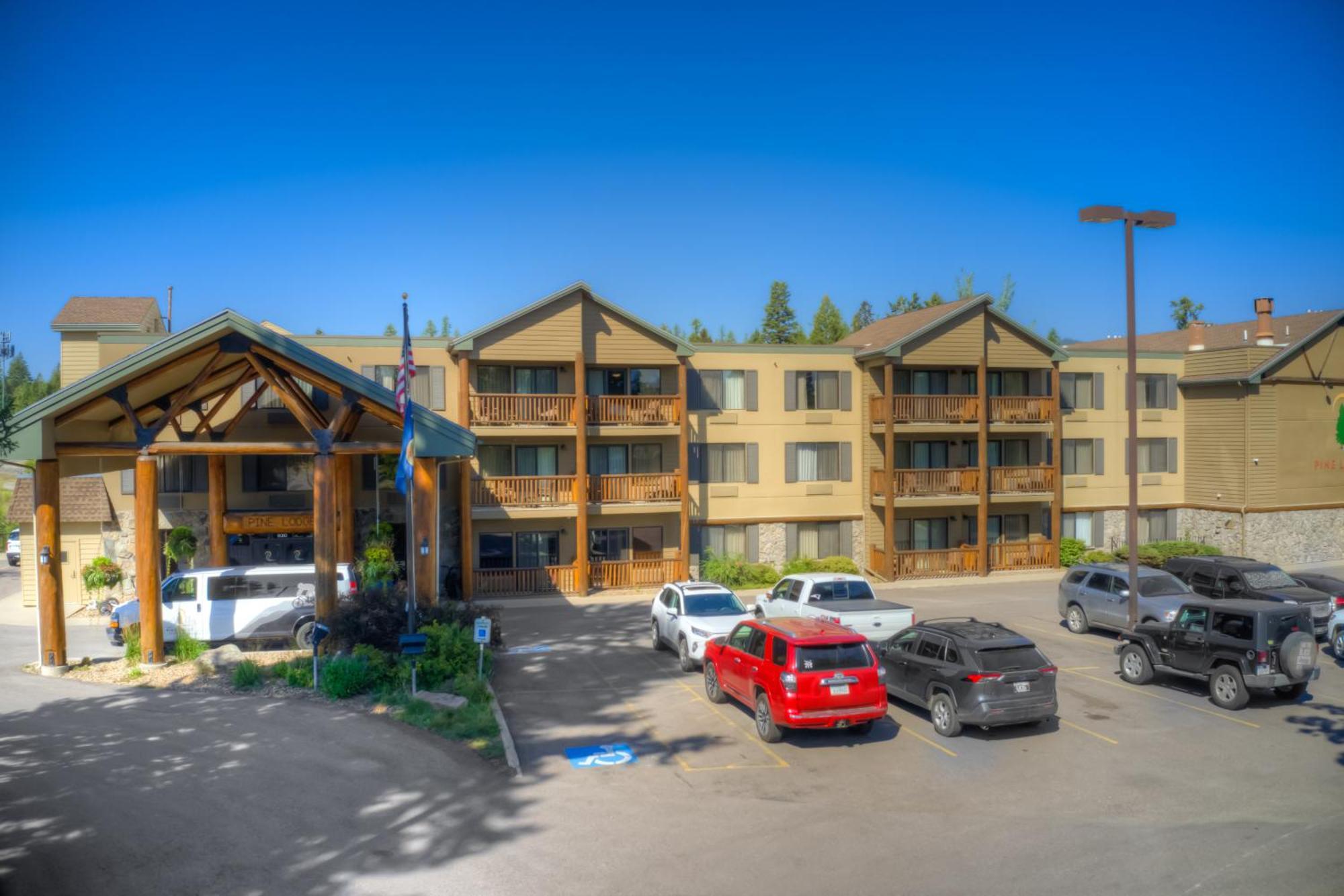 The Pine Lodge On Whitefish River Exterior photo